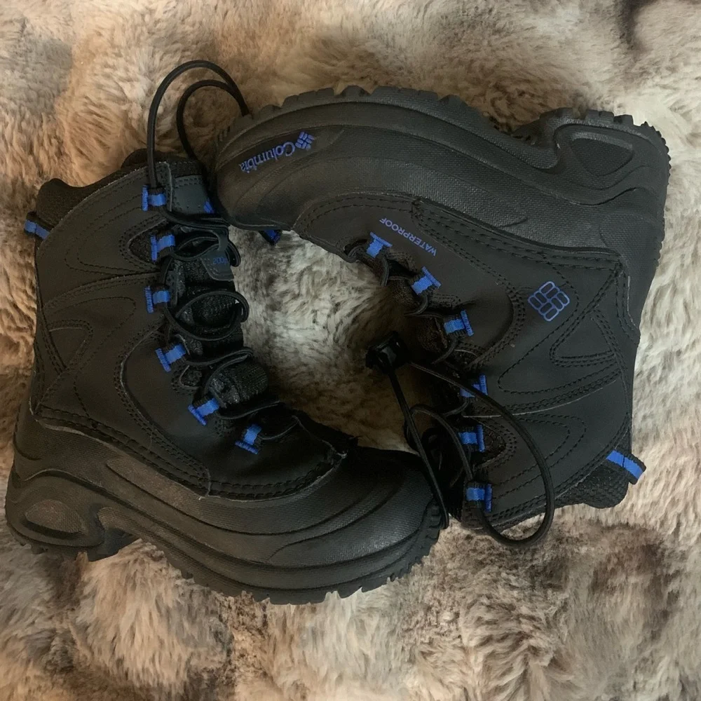 Columbia Kids Black and Blue Waterproof Snow  Boots. Size 1 Kids, Like New